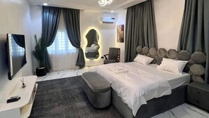 Comfort Room, Balcony, City View | Desk, laptop workspace, free WiFi - Diamond Hotel and Suites (Lagos)