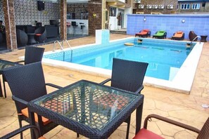 Poolbar