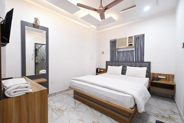 مكتب ومساحة عمل للكمبيوتر المحمول وواي فاي مجانًا