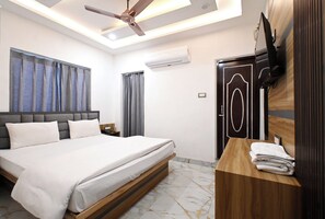 مكتب ومساحة عمل للكمبيوتر المحمول وواي فاي مجانًا