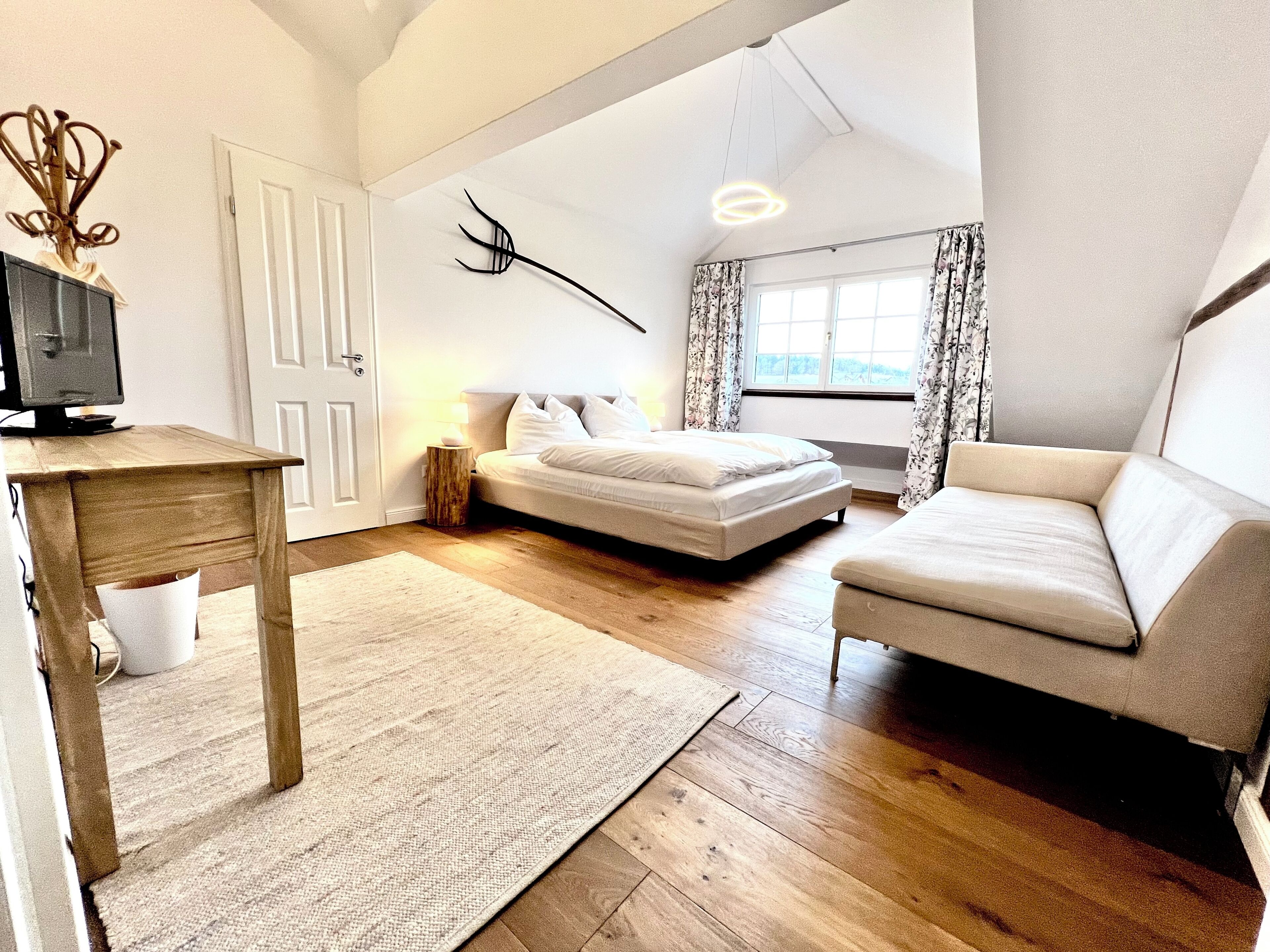 4 slaapkamers, een kluis op de kamer, een bureau