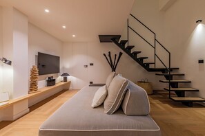 Comfort Apartment | Living area | 35-inch TV with digital channels - Le Giacose Design by Wonderful Italy (Turin)