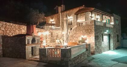 Tsampika s Traditional Stone Cottage in Siana