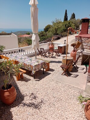 4 bedrooms, desk - Tsampika s Traditional Stone Cottage in Siana (Rhodes)