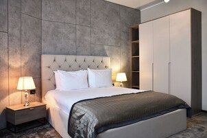 Luxury Apartment, Balcony, Sea View | Blackout drapes, soundproofing, iron/ironing board, free WiFi