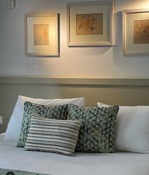 Deluxe Room, City View | 1 bedroom, in-room safe, laptop workspace, free WiFi