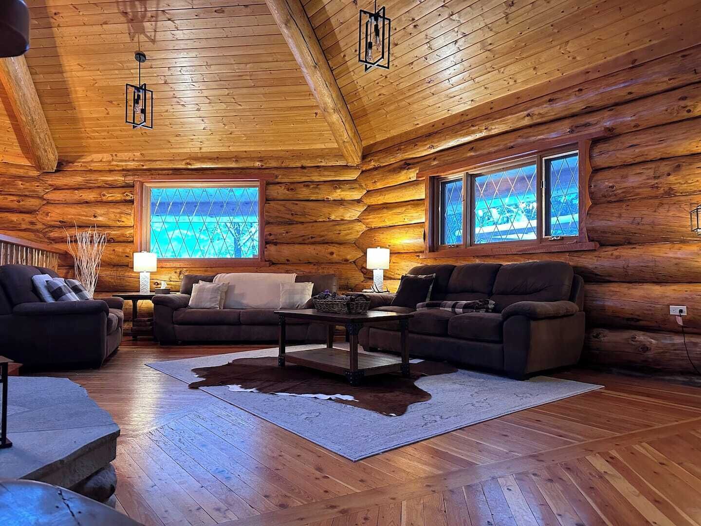 Beautiful Mountain Cabin Sleeps 14 - Alberta