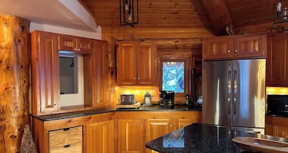 Beautiful Mountain Cabin Sleeps 14