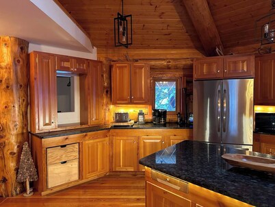 Beautiful Mountain Cabin Sleeps 14