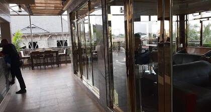 Apno Hotel and Suites