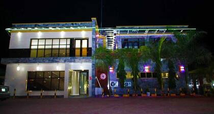 Apno Hotel and Suites