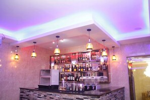 Bar (trong khuôn viên)