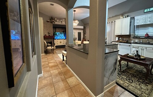 Spacious 4-bedroom house with AC, WiFi in serene Round Rock