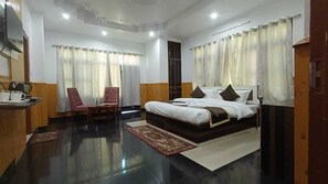 Kamar Deluks, 1 Tempat Tidur Double, pemandangan gunung | Seprai premium, tempat tidur Select Comfort, dan meja kerja