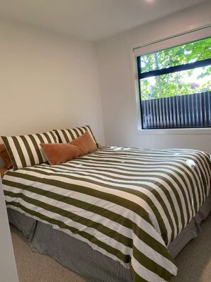 3 bedrooms, WiFi, bed sheets - Brand new on Arthur
Entire home in Invercargill (Invercargill)