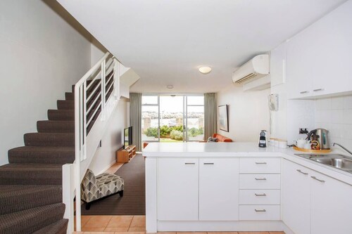 This apartment is a 2 bedroom(s), 1 bathrooms, located in Fremantle, WA.