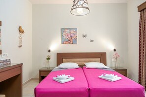 標準客房, 陽台, 花園景觀 | 客房內保險箱、熨斗/熨衣板、免費無線上網