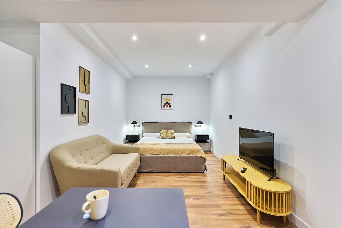 Standard Studio | Living area | TV