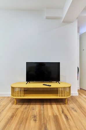 Estúdio | Área de estar | TV 32 polegadas com canais digitais