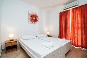 2 bedrooms, iron/ironing board, WiFi, bed sheets