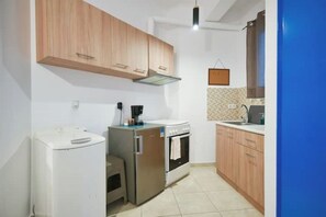 Fridge, oven, toaster - the Blue Effect Tiny Studio

 (Athina)