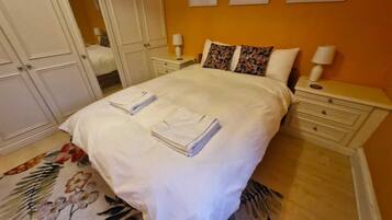 2 bedrooms, iron/ironing board, free WiFi, bed sheets