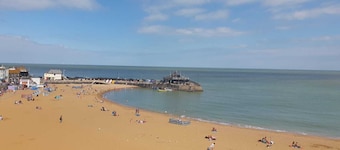 Charming Seafront Retreat in Viking Bay - Dog Friendly!