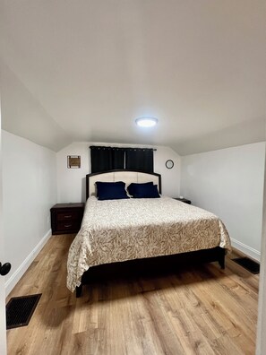 2 bedrooms, desk, free WiFi, bed sheets