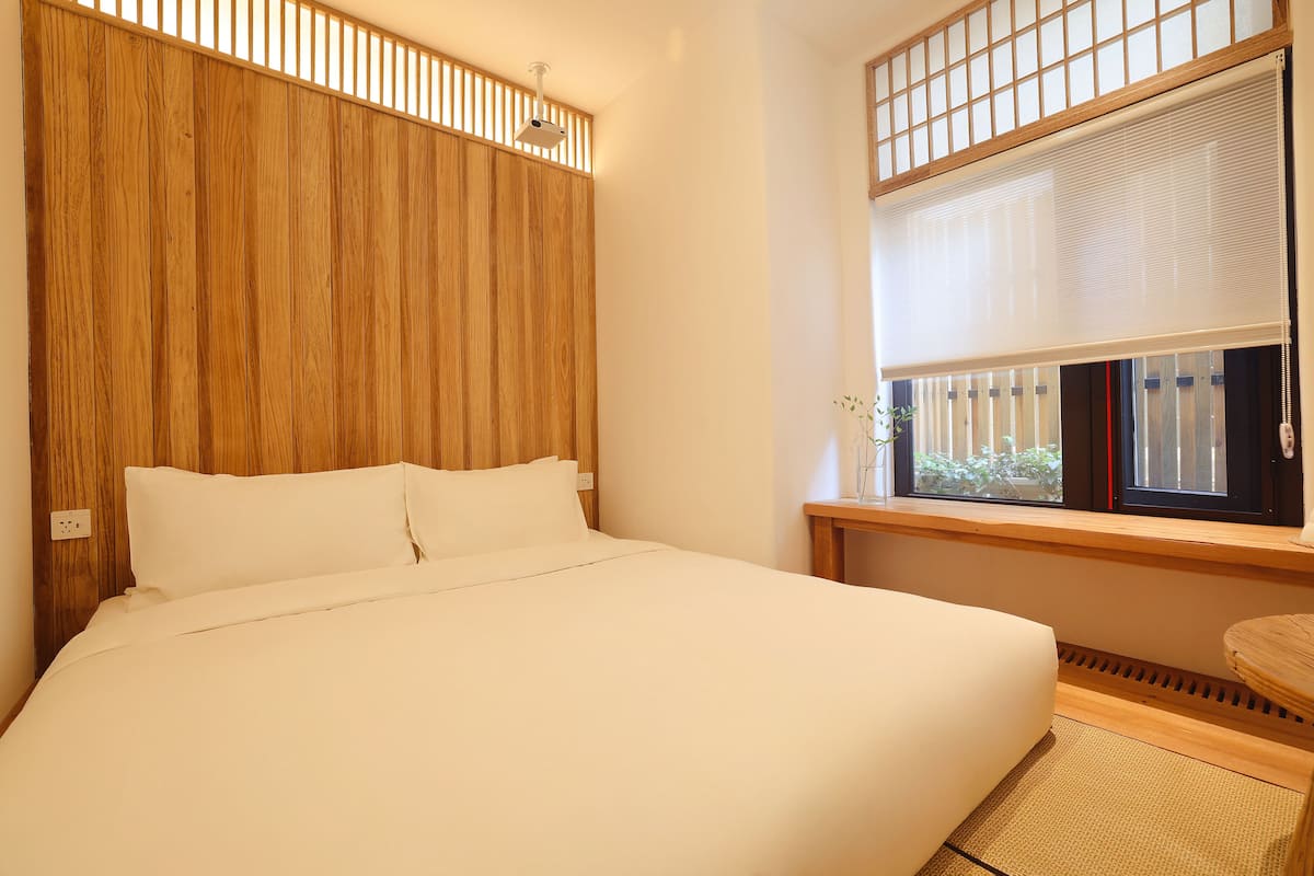 Single Room, Non Smoking, Private Bathroom