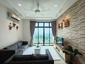 Skrivebord, skrivebord for bærbar PC og blendingsgardiner