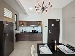 Classic Apartment, City View | Private kitchen | Stovetop - Kempas Dsummit Residences by Antlerzone (Johor Bahru)