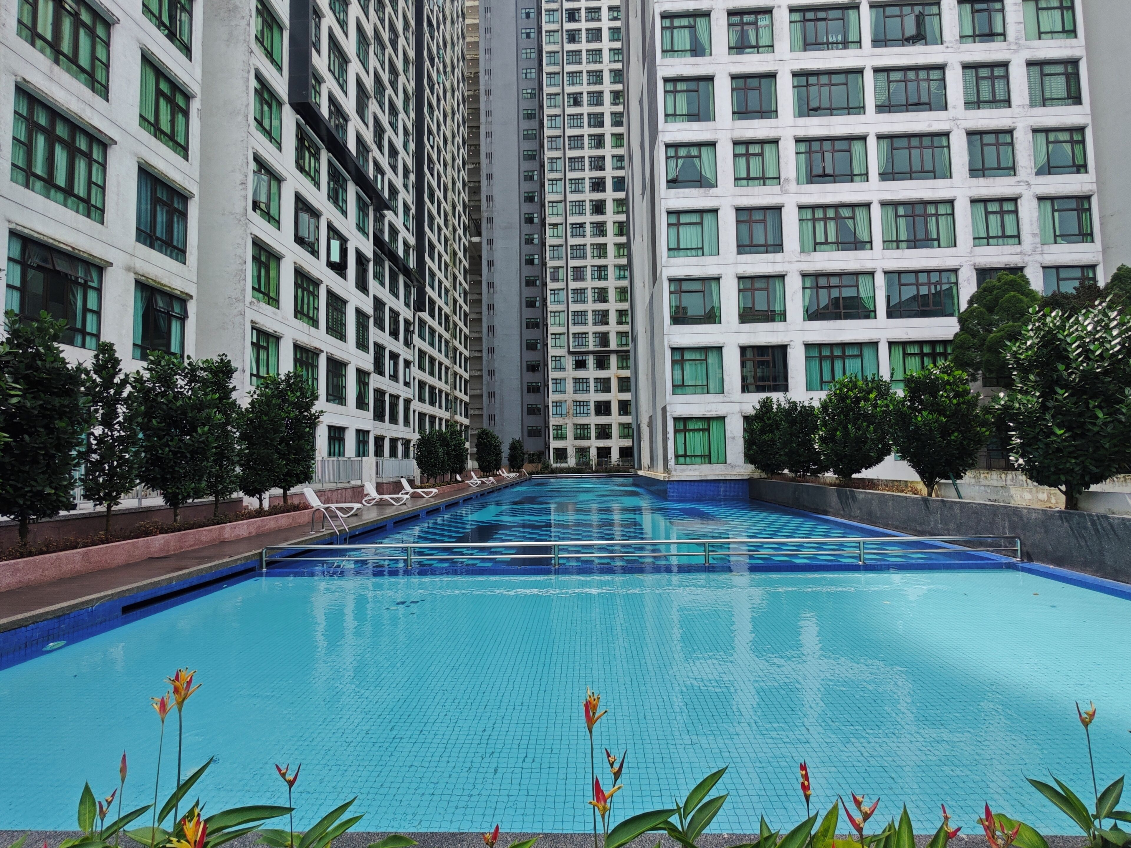 2 outdoor pools