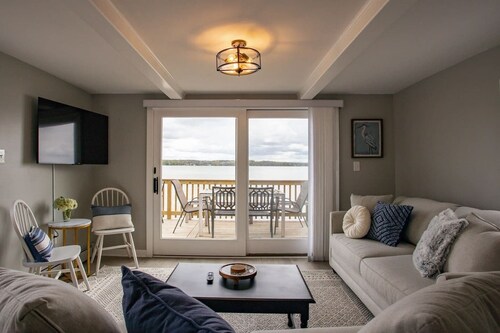 Cozy on Cayuga | Lakefront | Hot Tub | Fire Pit