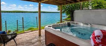 Cayuga Lakefront | Hot Tub | Fire Pit | Kayaks