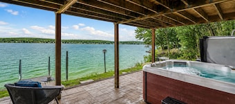 Cayuga Lakefront | Hot Tub | Fire Pit | Kayaks