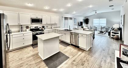 2/2 in The Village of Shady Brook