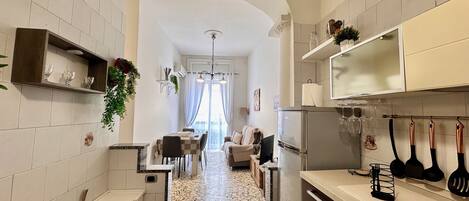 Appartamento Deluxe, vista città | Cucina privata | Bollitore elettrico, tostapane