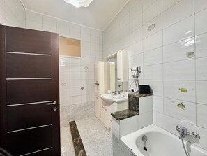 Deluxe Apartment, City View | Bathroom - Green Heart House Napoli (Naples)