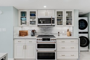 Completly renovated kitchen with high end appliances, backsplash and waterfall countertop. - 🌞CBC 2-10C - Beachfront-Pool-Hot Tub-Gym-Tennis!🏖️ (Clearwater Beach)
