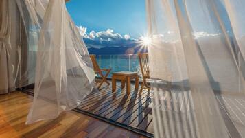 Luxury Double Room, Private Bathroom, Lake View | Terrace/patio