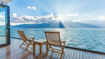 Luxury Double Room, Private Bathroom, Lake View | Terrace/patio