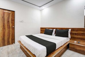 Deluxe Double Room, Multiple Bedrooms | Free WiFi, bed sheets - Goroomgo Apollo Vastrapur (Ahmedabad)