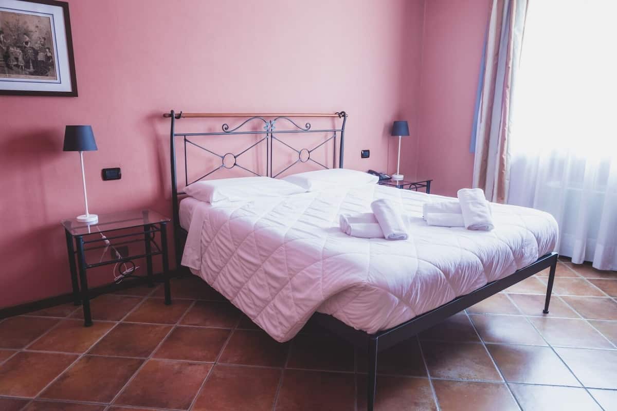 In-room safe, desk, blackout drapes, WiFi (free)