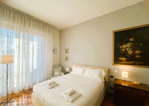 2 bedrooms, desk, iron/ironing board, free WiFi