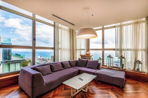 Svíta | Öryggishólf í herbergi, skrifborð, vinnuaðstaða fyrir fartölvur