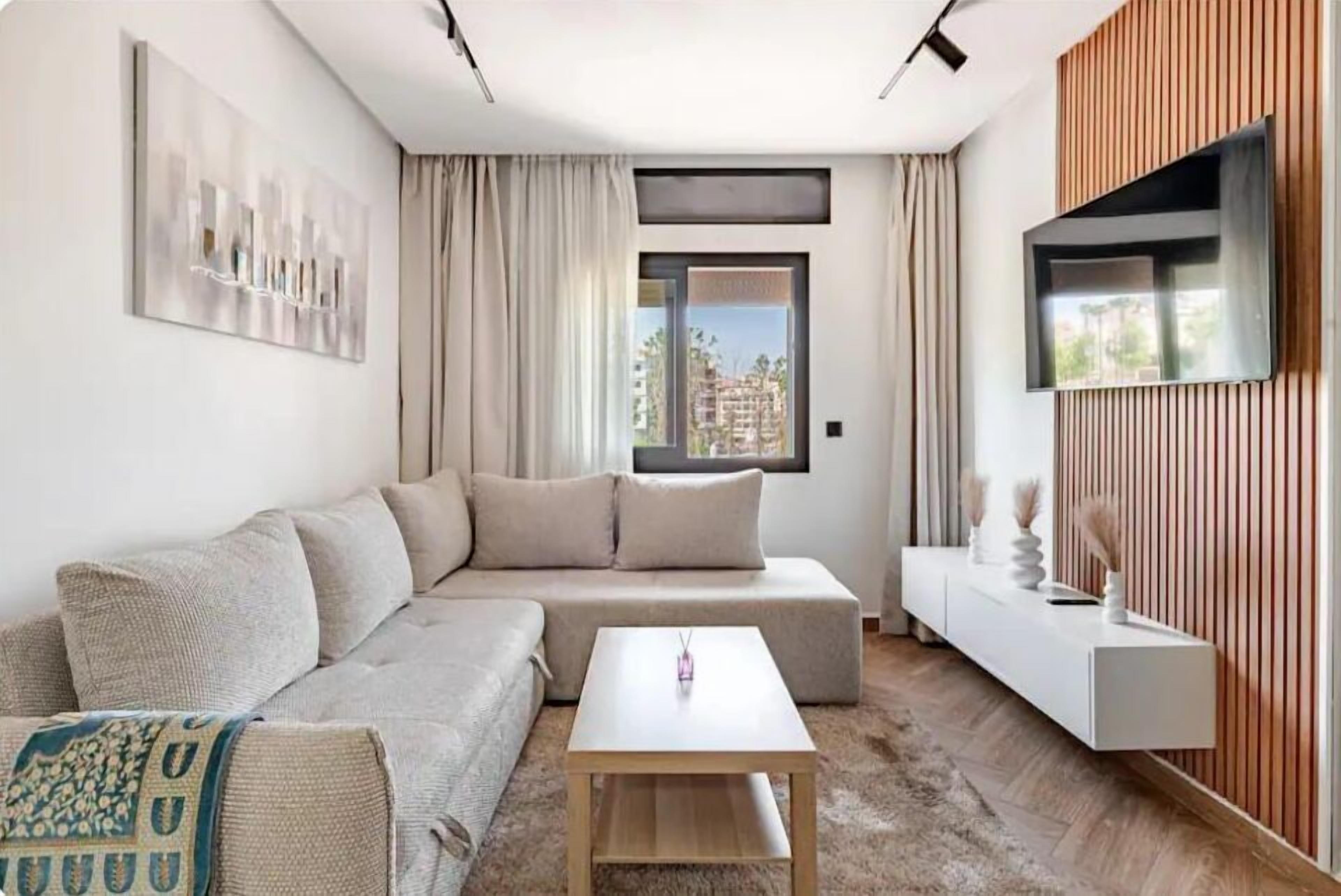 Deluxe Apartment | Living area | 50-inch Smart TV with satellite channels, fireplace, Netflix