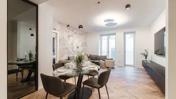 Leilighet | Oppholdsområde | En 30-tommers TV med digitale kanaler