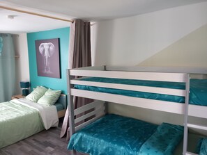 3 habitaciones, tabla de planchar con plancha, cuna de viaje y wifi 