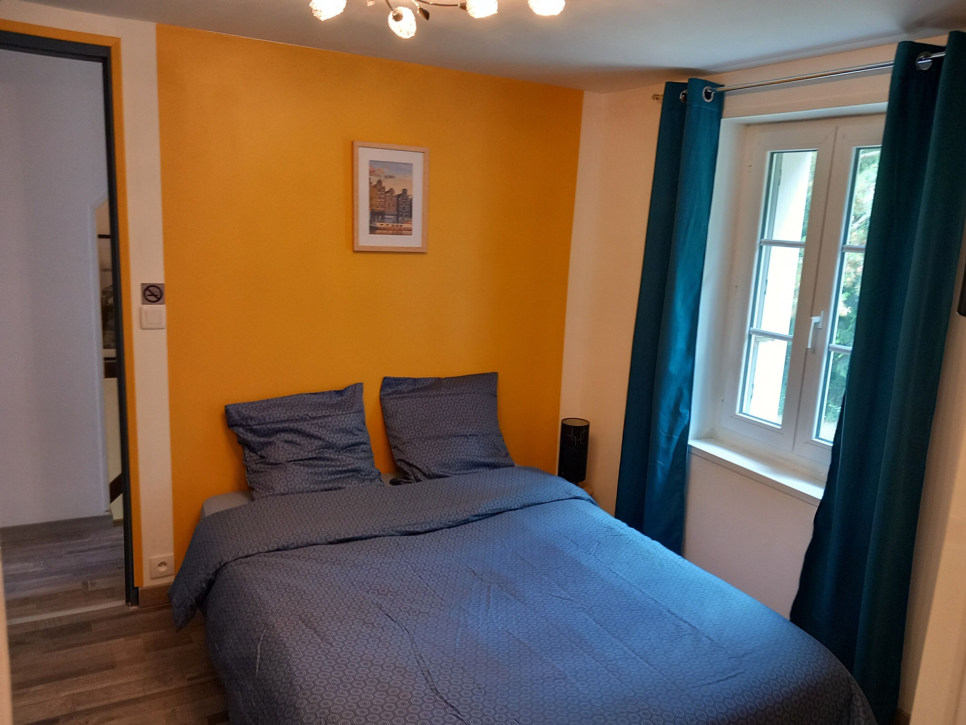 3 habitaciones, tabla de planchar con plancha, cuna de viaje y wifi 