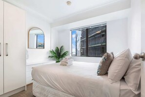 3 slaapkamers, een bureau, een strijkplank/strijkijzer, wifi